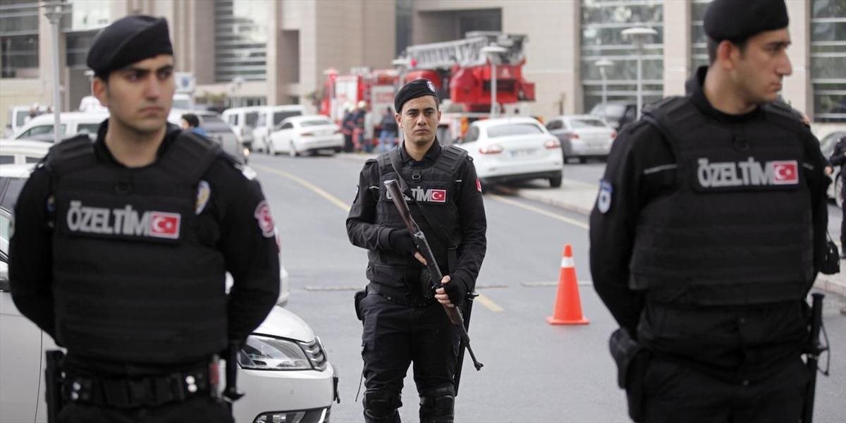 Turecká polícia zadržala 73 vysokoškolských učiteľov