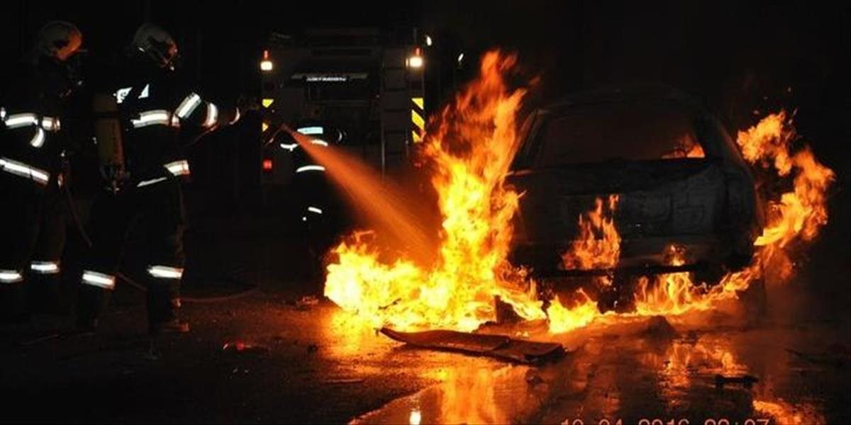 Na rýchlostnej ceste R1 pri Tekovských Nemciach zhorelo auto