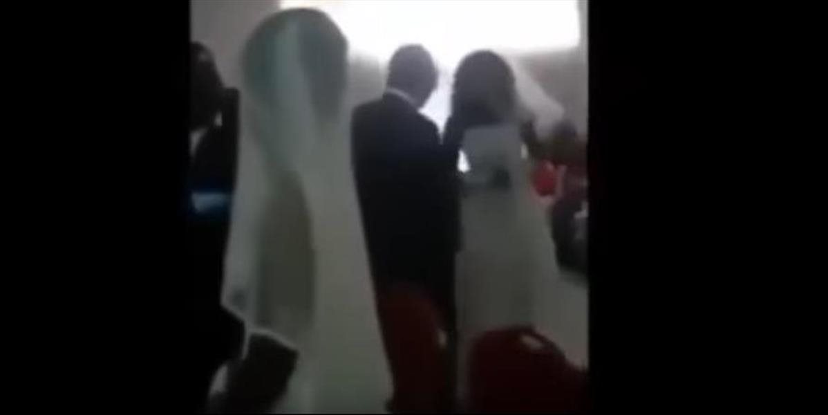 Šokujúce VIDEO Milenka neverného ženícha prišla na svadbu v rovnakých šatách ako nevesta