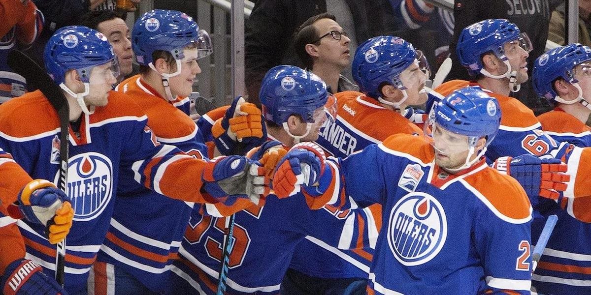 NHL: Sekera prispel gólom k výprasku Chicaga v Edmontone