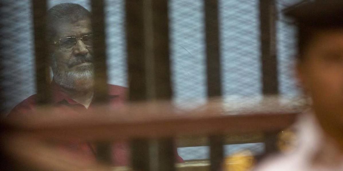 Egyptský odvolací súd zrušil Mursímu doživotný trest väzenia za špionáž