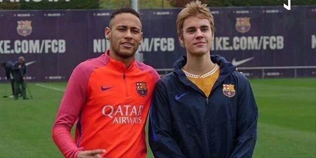 VIDEO Futbalisti FC Barcelona trénovali s Justinom Bieberom