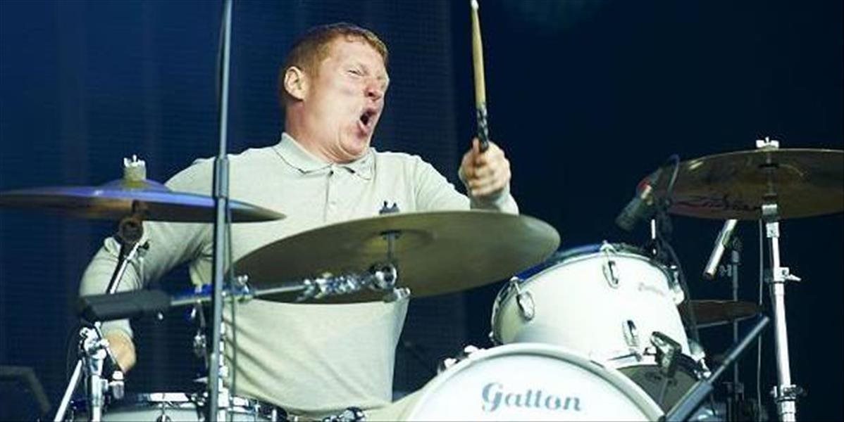 Zomrel bubeník Craig Gill z kapely Inspiral Carpets, zanechal po sebe tri malé deti