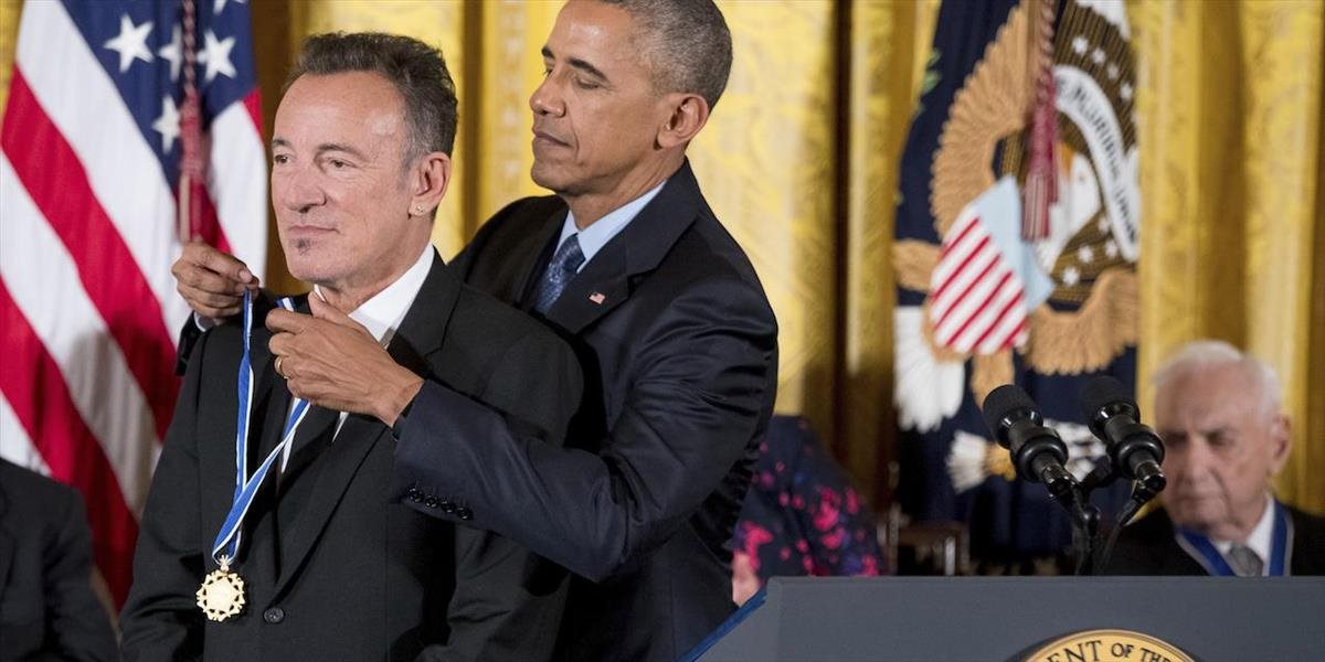 FOTO Barack Obama udelil Medaily slobody: Získal ju aj Bill Gates, Bruce Springsteen a Tom Hanks