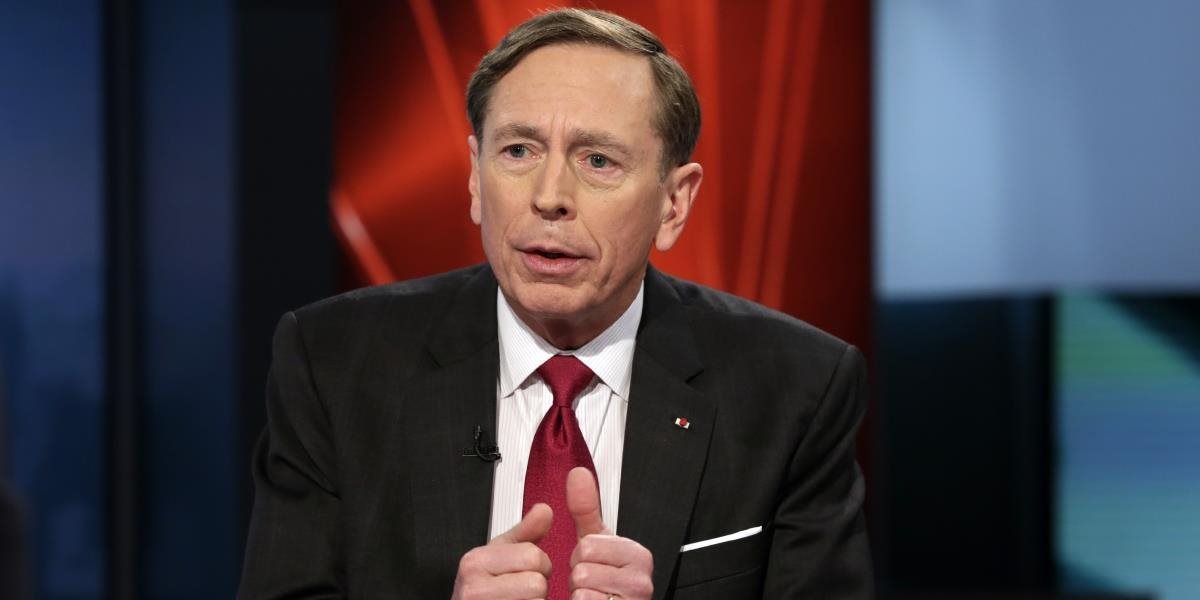 Bývalý šéf CIA David Petraeus je ochotný slúžiť v Trumpovej administratíve