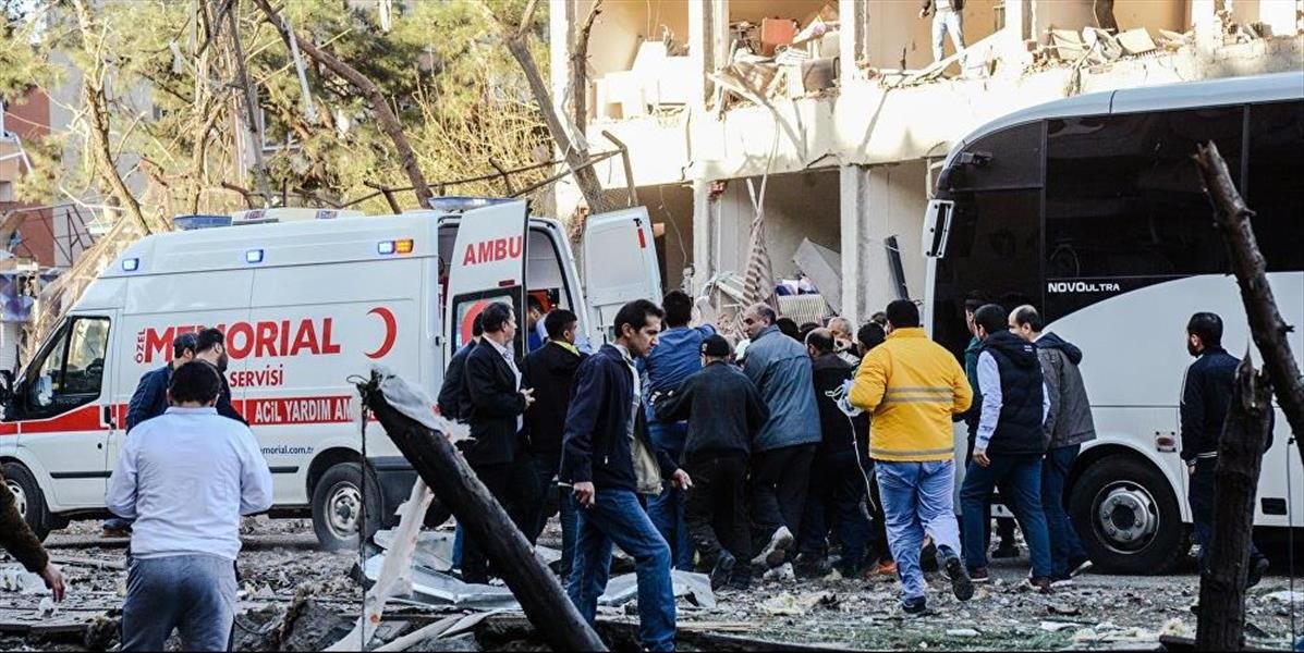 FOTO a VIDEO Ďalší teroristický útok v Turecku: Výbuch pred vládnou budovou si vyžiadal najmenej dvoch mŕtvych
