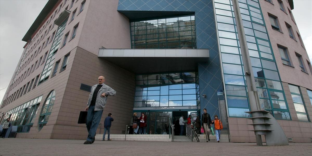 Policajti na daňovom úrade v Bratislave bombu nenašli