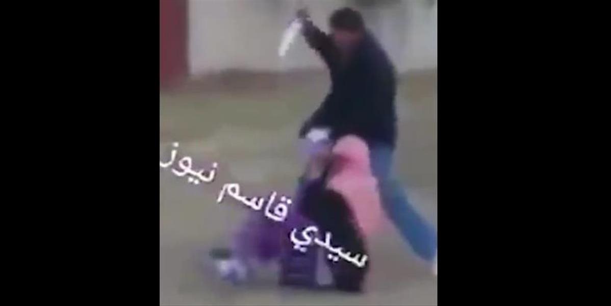 VIDEO Krik a hrôza na Blízkom východe: Muž chcel dobodať ženu, zachránil ju neznámy hrdina