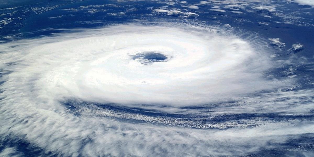 Hurikán Otto zoslabol po prechode cez Nikaraguu na tropickú búrku