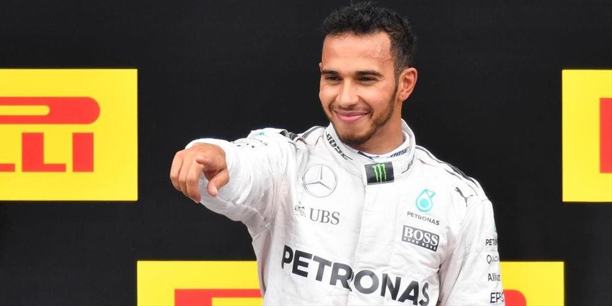 F1: Brit Hamilton bol najrýchlejším v prvom voľnom tréningu na VC Abú Zabí