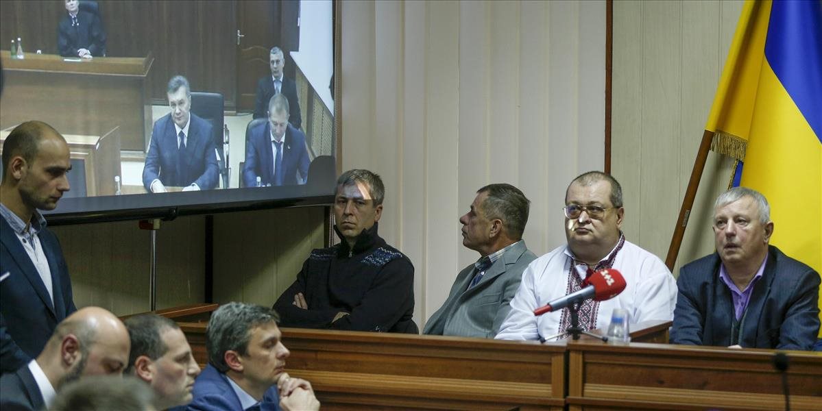Kyjevský súd odložil vypočutie Janukovyča, proces narušil Pravý sektor