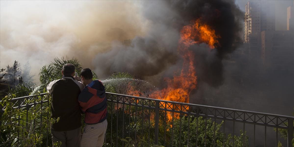 VIDEO Izrael trápia ničivé požiare, EÚ vyšle na pomoc lietadlá