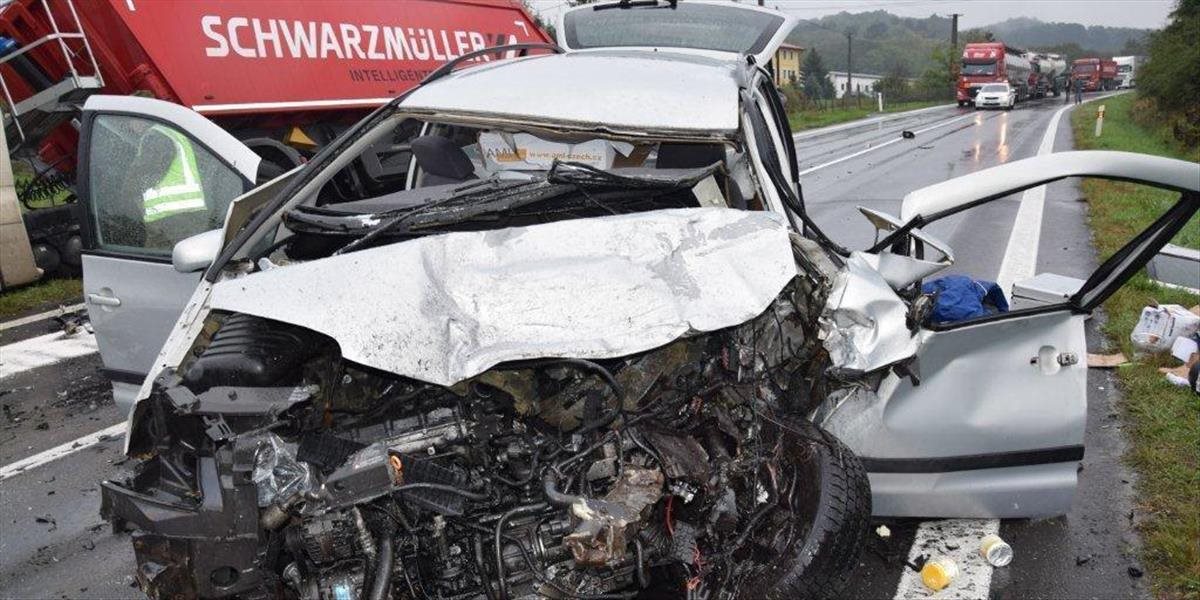 Kysucká tragédia: Čelnú zrážku s kamiónom neprežil 18-ročný vodič