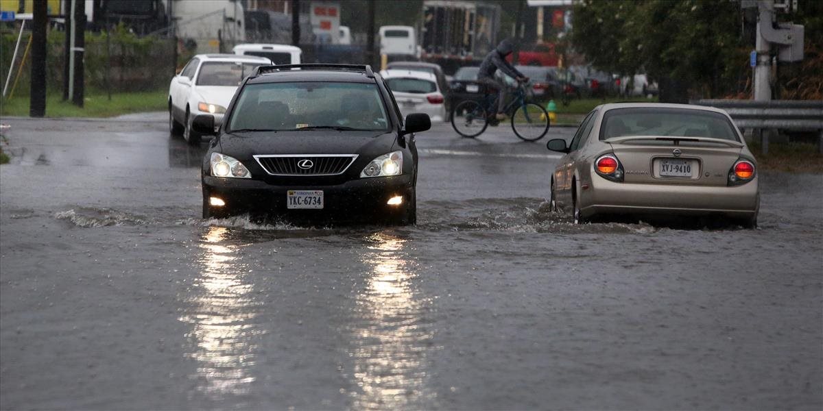 Dážď a krupobitie spôsobili v Aténach škody a dopravný chaos