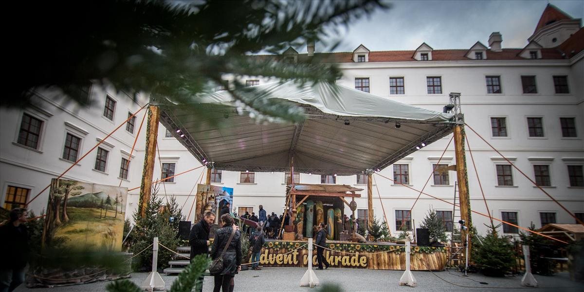 Na Bratislavskom hrade sa začali vianočné trhy. Pred NR SR rozsvietia stromček