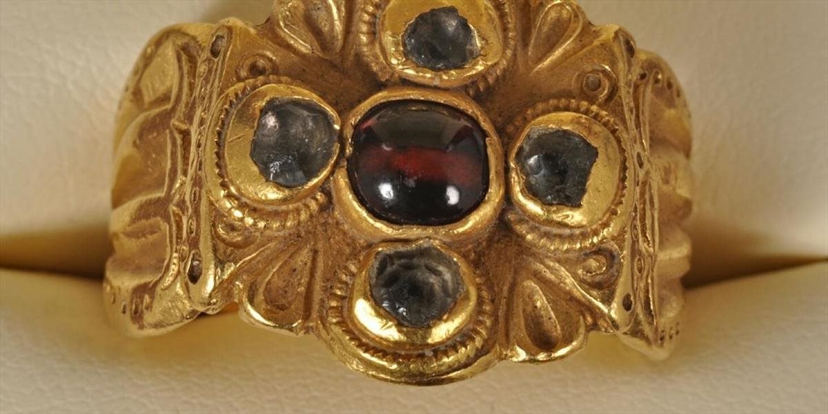 Múzeum v Piešťanoch vypísalo za informácie k ukradnutému prsteň odmenu