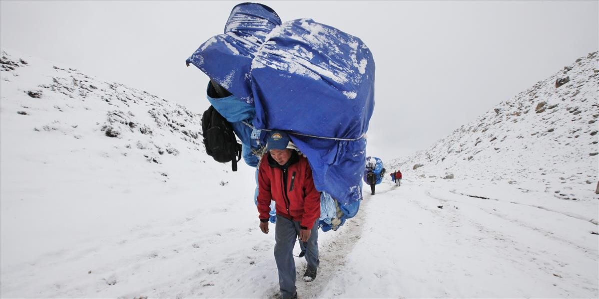 Lavína po zemetrasení v Nepále zabila šerpu a zranila britského horolezca