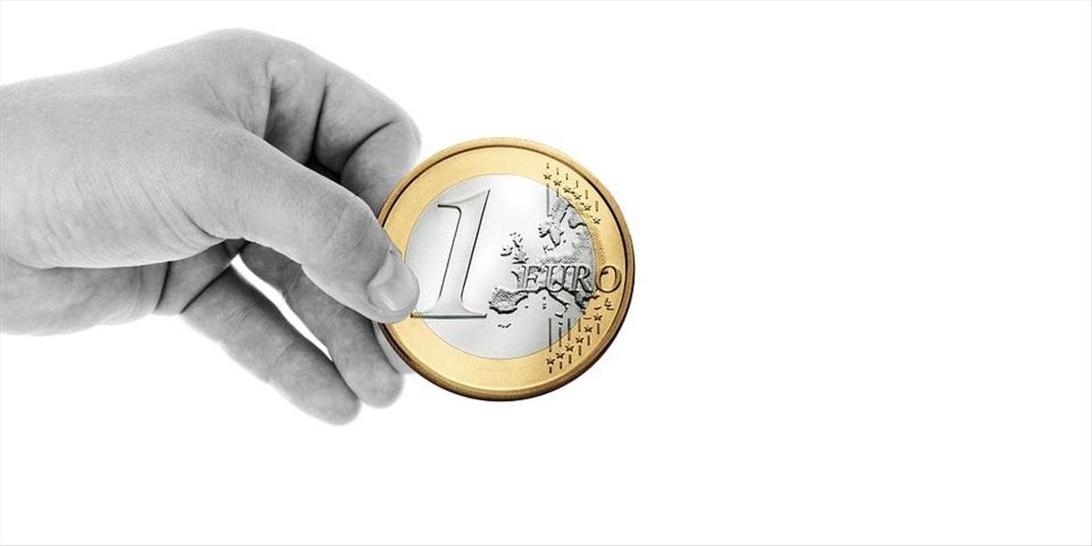 Spoločná európska mena oslabila voči doláru