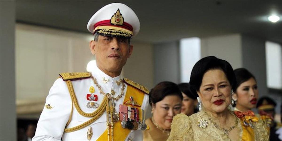 Thajský parlament vyzval korunného princa Vatčirálongkóna, aby nastúpil na trón