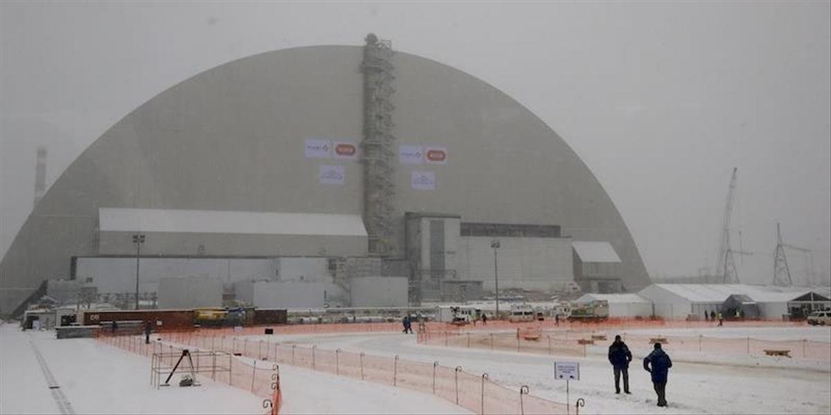 VIDEO Zničený reaktor Černobyľskej jadrovej elektrárne zakrýva nová ochranná kupola