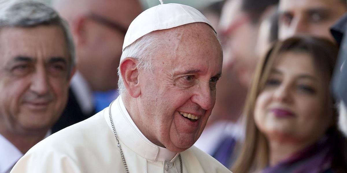Pápež František vyzval na modlitby za obete havarovaného lietadla v Kolumbii