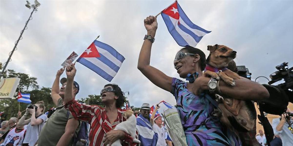 Kubánski exulanti na zhromaždení v Miami žiadali po smrti Castra slobodu na Kube