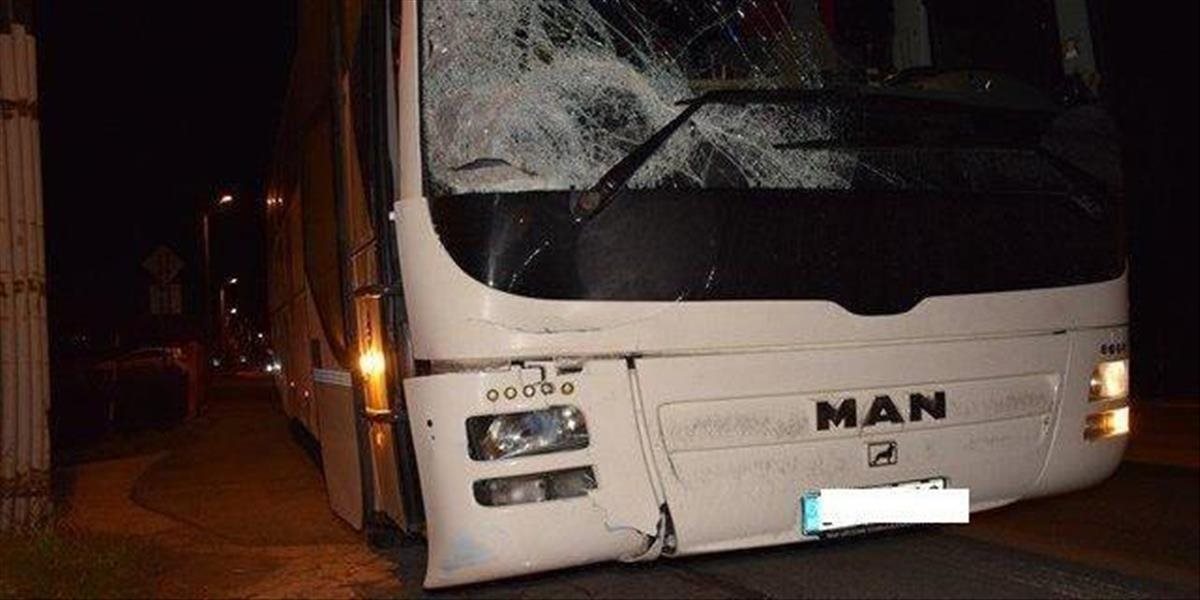 FOTO Tragická nehoda vo Zvolenskej Slatine: Chodca zrazil autobus, zomrel na mieste
