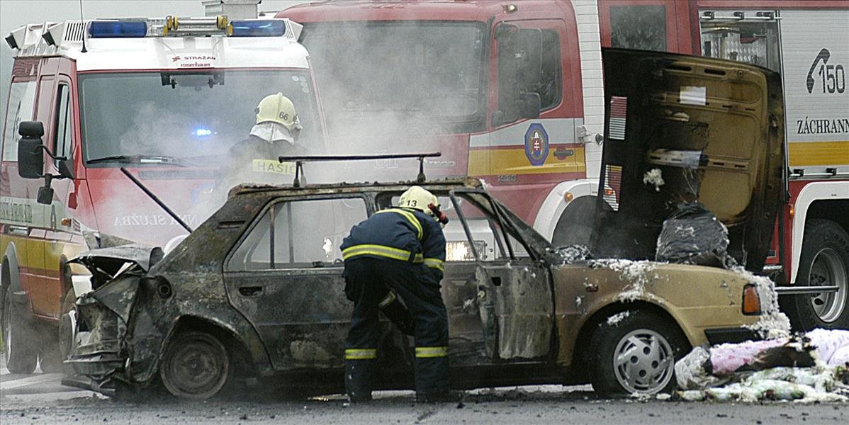 Kuriózna smrť lupiča na úteku: Na R1 mu vzbĺklo auto, zrazil ho iný vodič