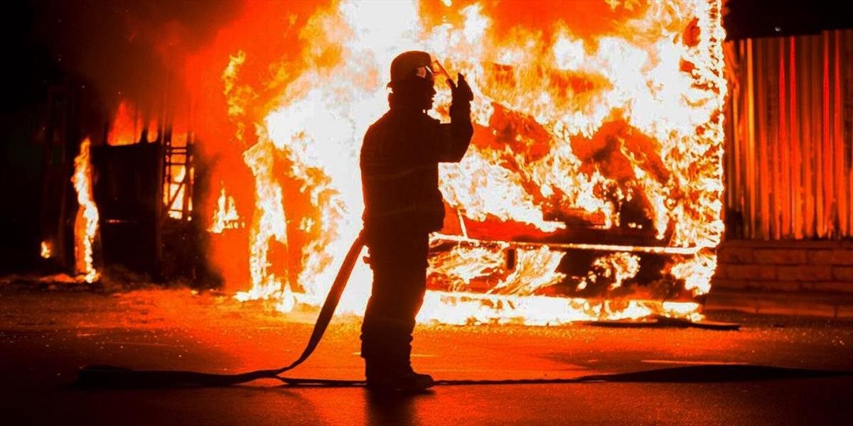 Požiar na koncerte v Kalifornii zabil najmenej deväť ľudí