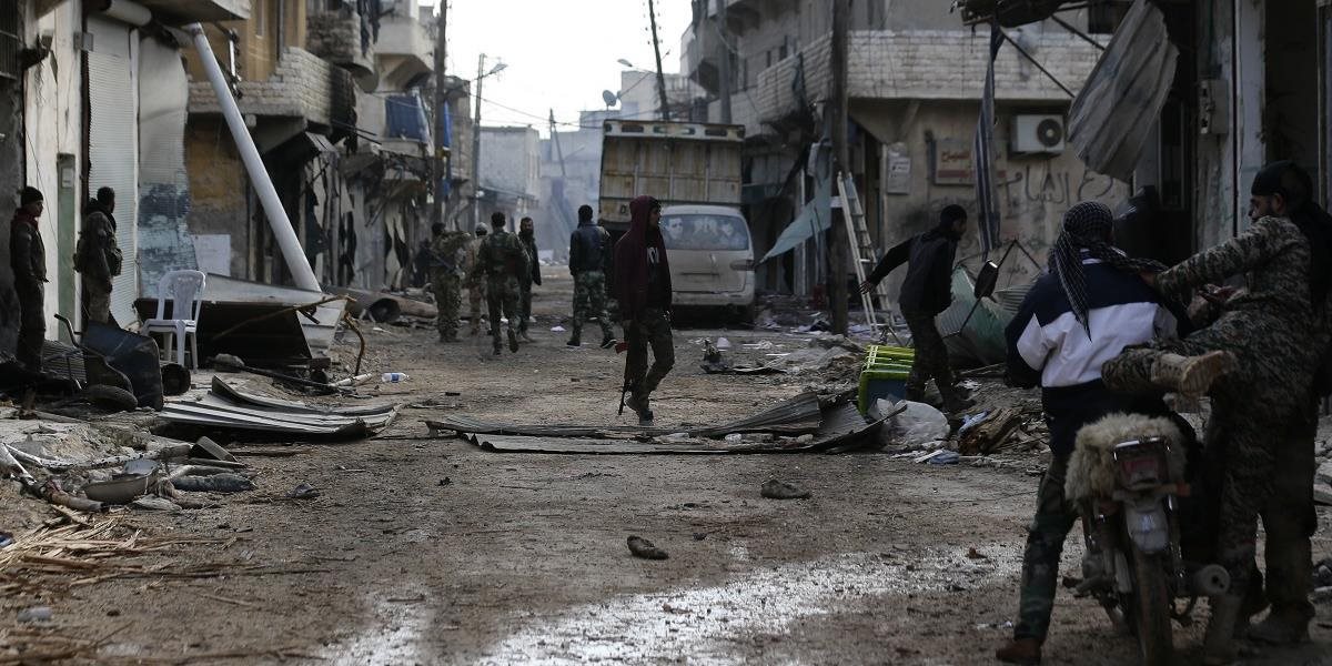 Sýrske vojenské lietadlá, delostrelectvo a mínomety útočili dnes na oblasti vo východnom Aleppe