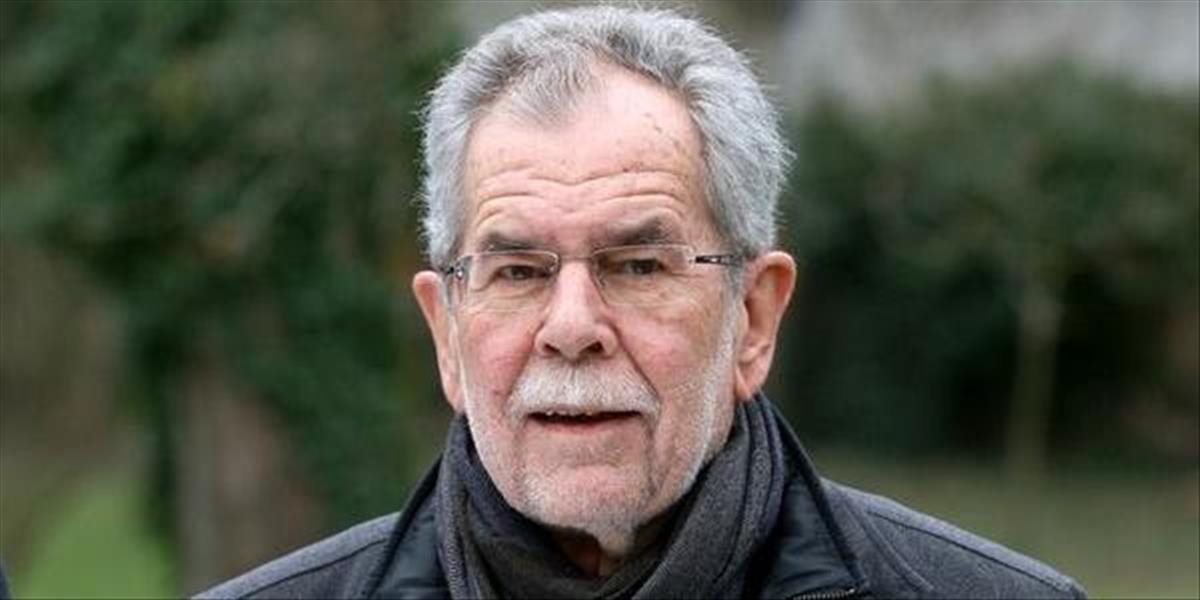 Prezidentské voľby v Rakúsku sa skončili, podľa odhadu je víťazom Van der Bellen