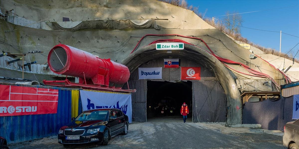 FOTO V tuneli Žilina prerazili prvú tunelovú rúru