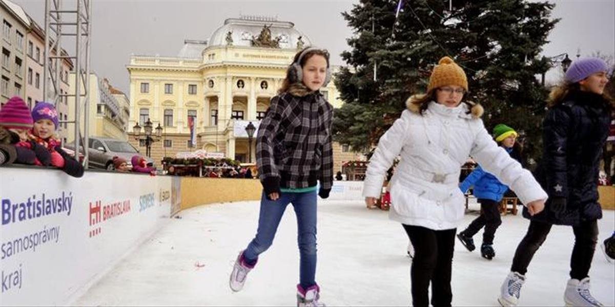 Na Primaciálnom námestí v Bratislave zajtra otvoria vianočné klzisko