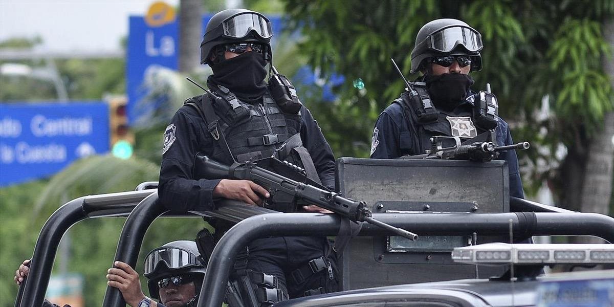 Príslušníci námorných síl v Mexiku zabili pri prestrelke s ozbrojencami 14 ľudí