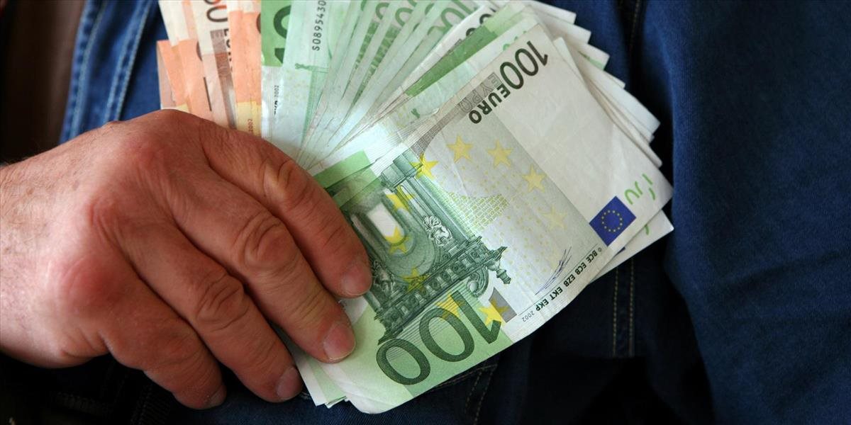 Priemerná mzda v SR stúpla na 889 eur