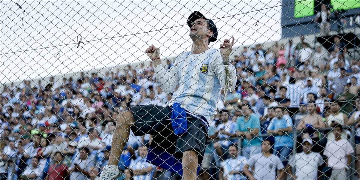 Argentínski rozhodcovia po brutálnom útoku fanúšikov pohrozili štrajkom