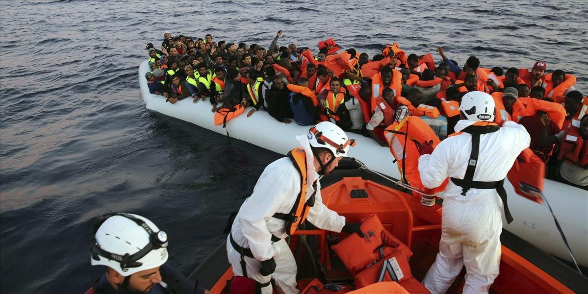 Pri Cypre zachránili sýrskych migrantov, kapitán utiekol na vodnom skútri