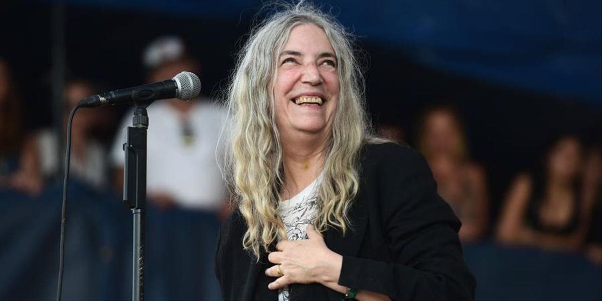 Speváčka Patti Smith si uctila obete požiaru v Oaklande