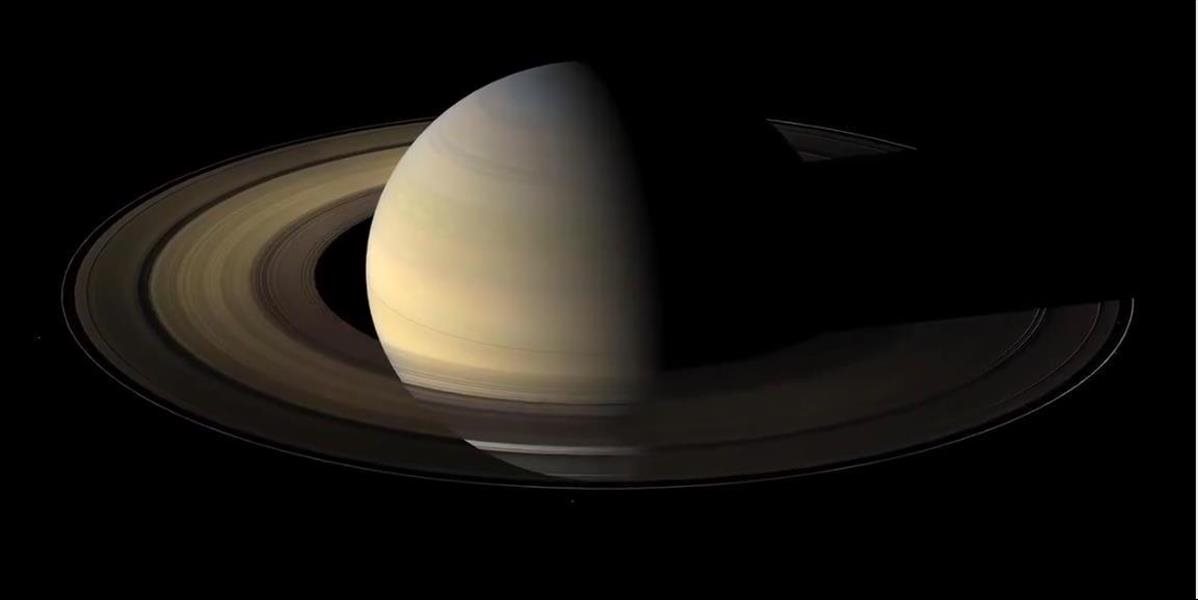 Sonda Cassini poslala snímky Saturnu z novej obežnej dráhy