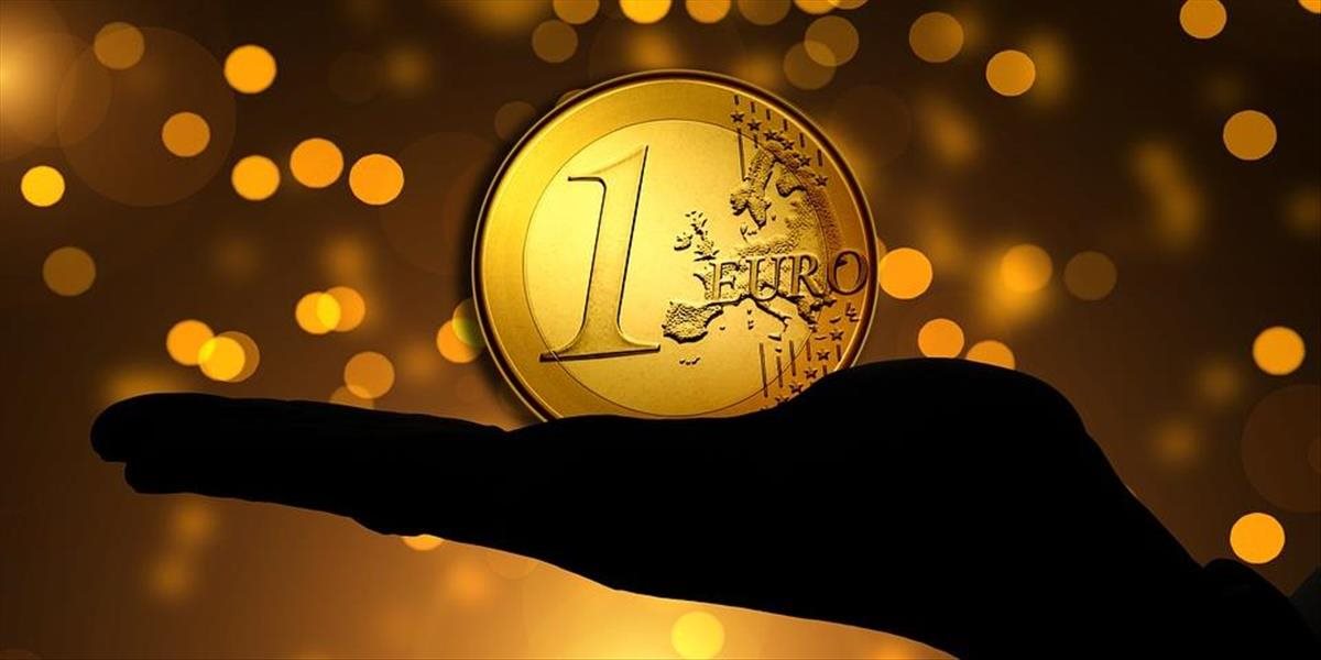 Spoločná európska mena posilnila voči doláru