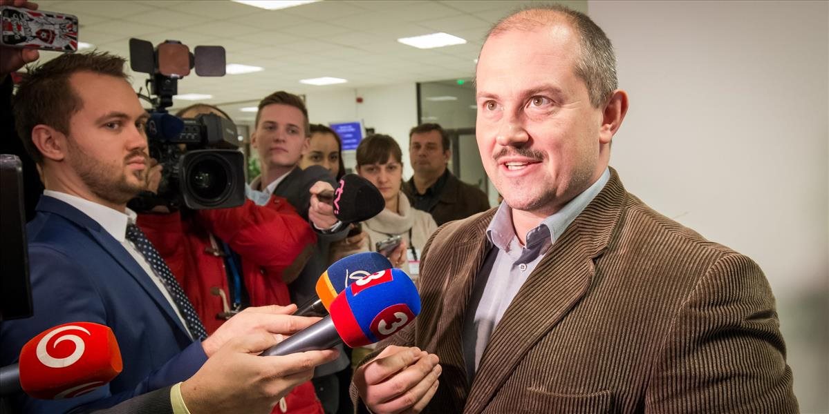 ĽSNS chce zmenou ústavy obnoviť zvrchovanosť Slovenska