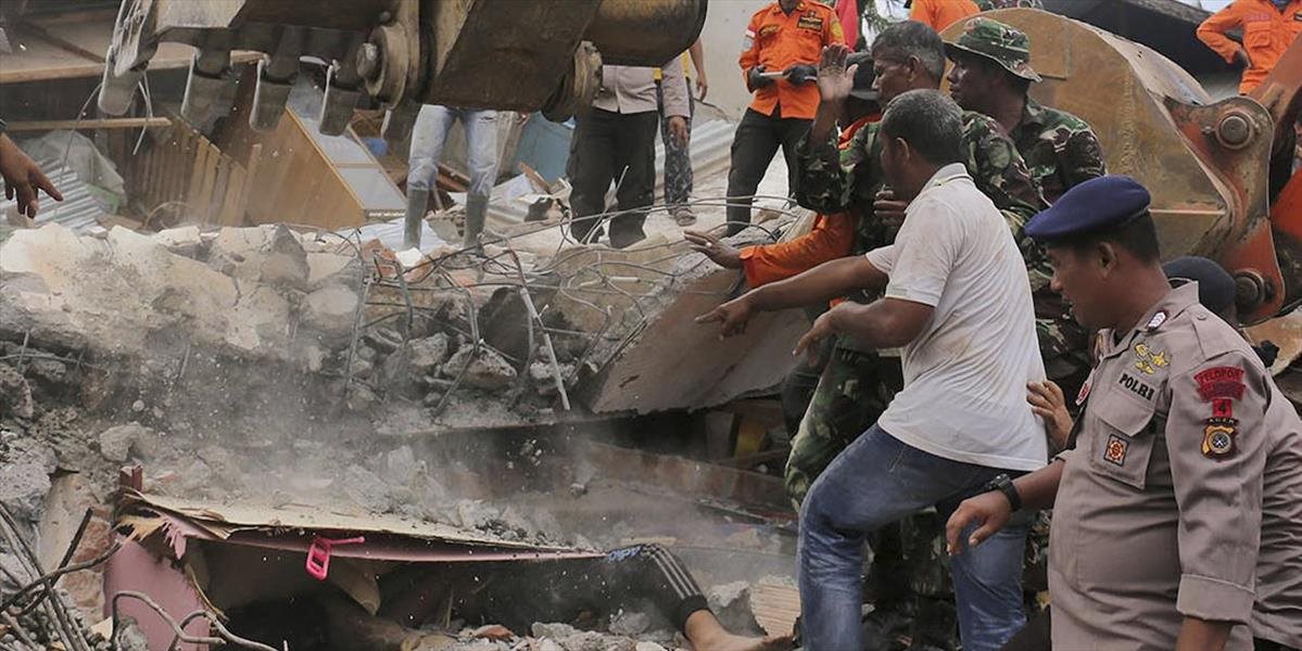 Zemetrasenie na Sumatre si vyžiadalo najmenej 102 obetí