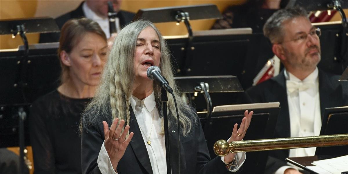 Patti Smith vystúpila na odovzdávaní Nobelových cien