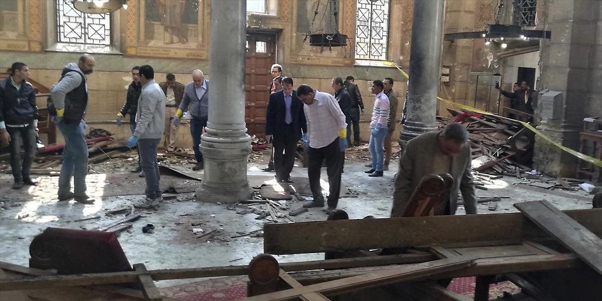 Pri bombovom útoku v koptskej katedrále v Káhire zahynulo najmenej 25 ľudí