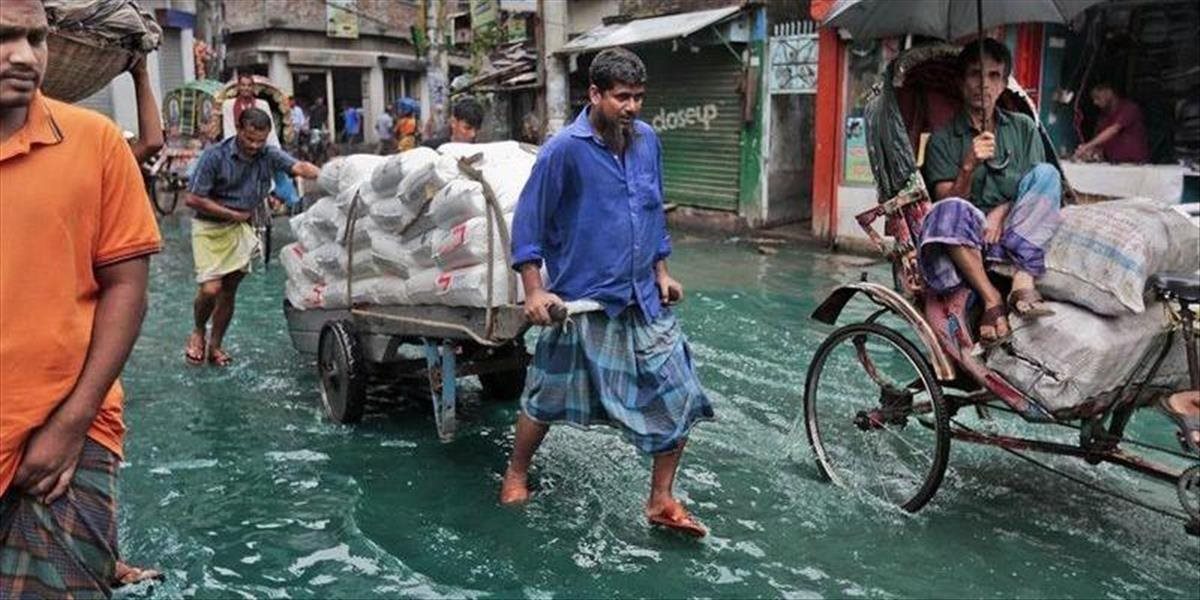 Pobrežné oblasti juhoindického štátu Tamilnádu zasiahol cyklón