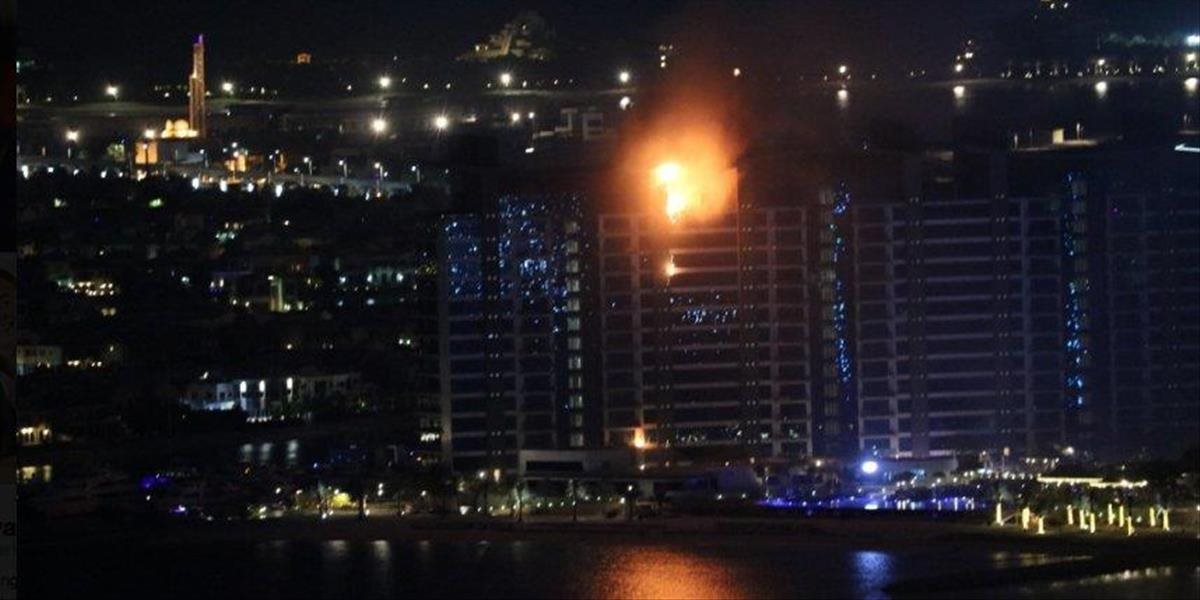 VIDEO Na umelom ostrove v Dubaji zachvátil požiar luxusný rezidenčný komplex