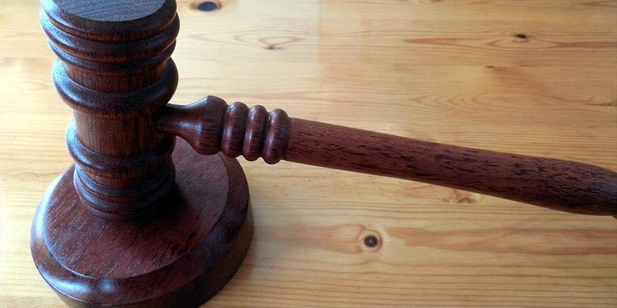 Súd odobril dohodu o vine a treste s pedagógom, ktorý zobral úplatok