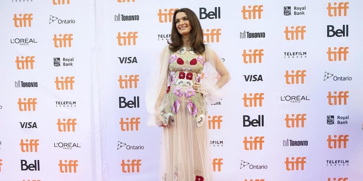 Rachel Weisz si zahrá vo filme o Jamesovi Mirandovi Barrym
