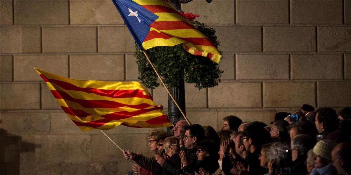 Separatisti v Katalánsku na protest pálili portréty monarchu