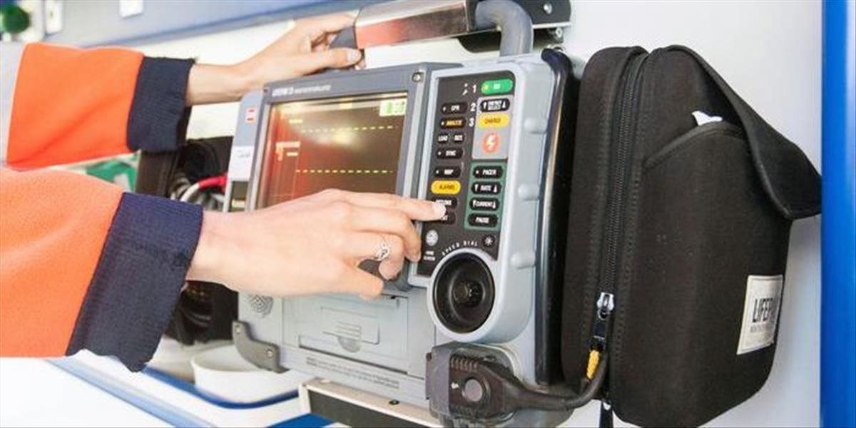 Z čakární železničných staníc v Maďarsku ukradli dva defibrilátory, jeden našli